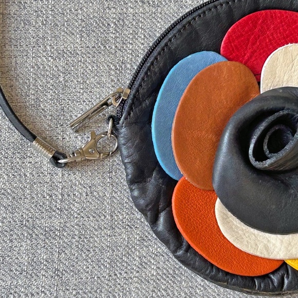 Vintage Vera Pelle Italian Leather 3D floral shoulder bag - Picture 3 of 9